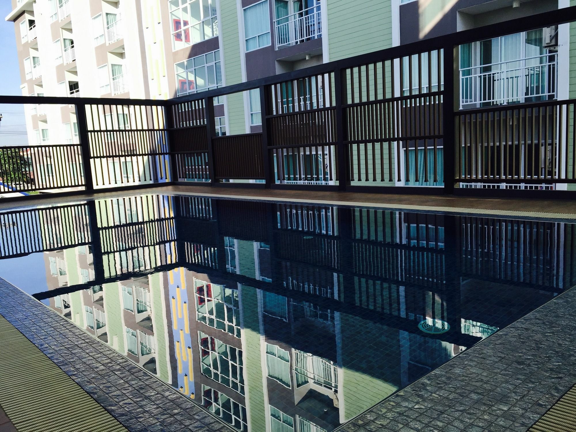 Modernbright Laemchabang Aparthotel Bang Lamung Luaran gambar